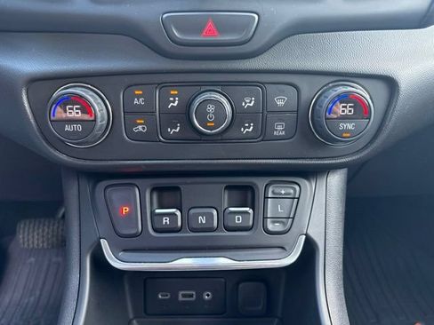 Used 2020 GMC Terrain SLE w/ Driver Convenience Package AWD/4WD image 9