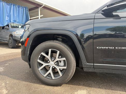 Used 2024 Jeep Grand Cherokee Limited RWD image 10