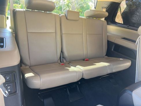 Used 2014 Toyota Sequoia Platinum image 25