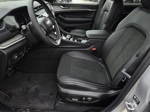 New 2026 Jeep Grand Cherokee Altitude AWD/4WD image 13