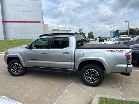 Used 2023 Toyota Tacoma TRD Sport w/ TRD Premium Sport Package AWD/4WD image 8