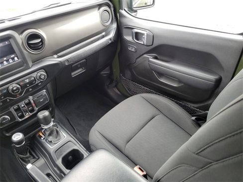 Used 2022 Jeep Gladiator Willys image 15