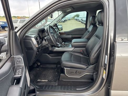 Used 2023 Ford F150 Lariat w/ Trailer Tow Package image 19