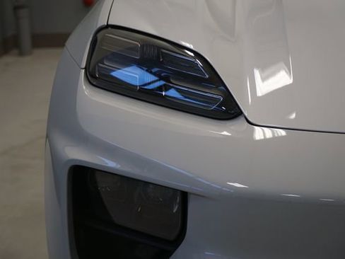 New 2026 Porsche Macan 4 Electric image 15