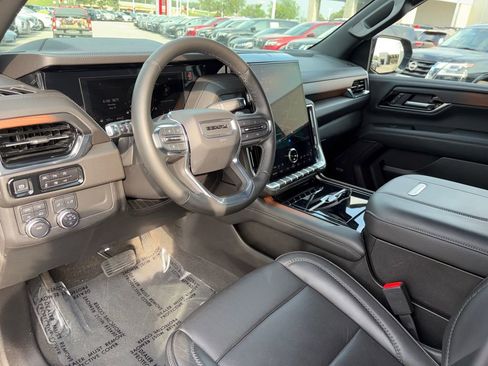 Used 2025 GMC Yukon Denali AWD/4WD image 8