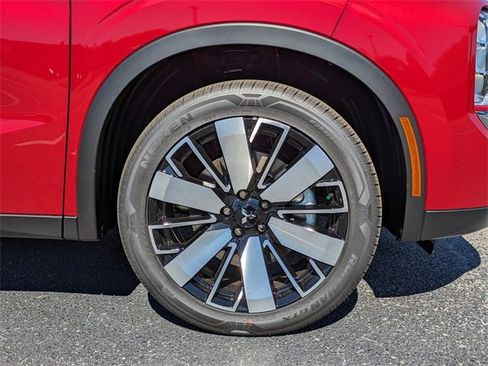New 2025 Mitsubishi Outlander SE image 11