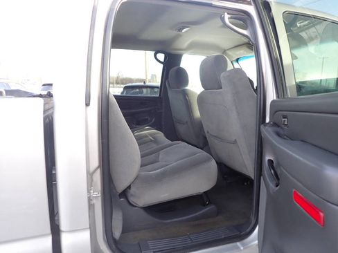 Used 2004 GMC Sierra 2500 SLE w/ Heavy-Duty Power Package image 10