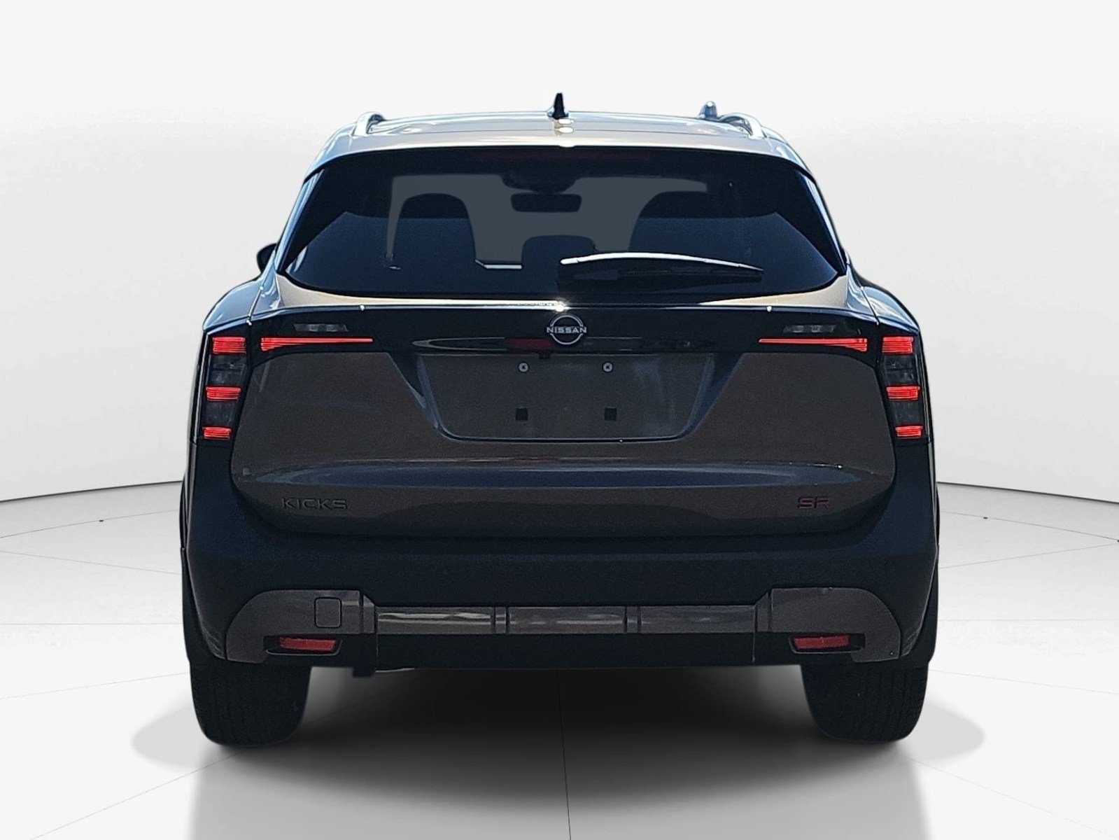 Used 2026 Nissan Kicks SR w/ SR Premium Package FWD image 5