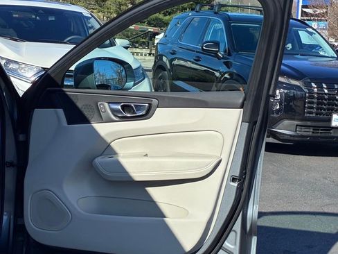 Used 2020 Volvo XC60 T5 Momentum w/ Protection Package Premier image 51