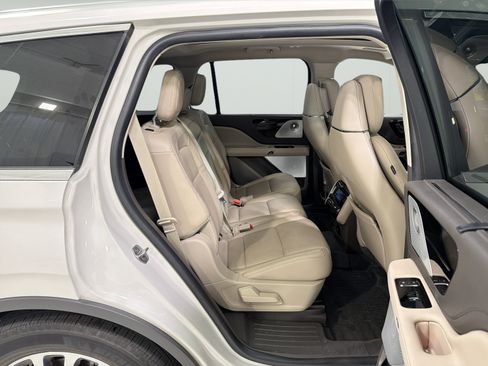 Used 2022 Lincoln Aviator Reserve w/ Equipment Group 201A AWD/4WD image 13