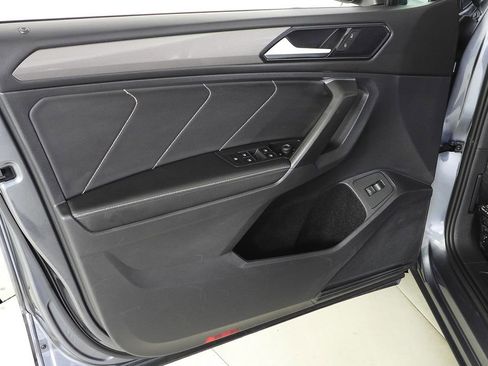 Used 2022 Volkswagen Tiguan SE image 11