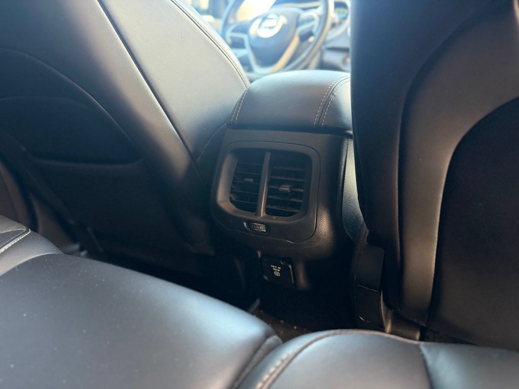 Used 2018 Jeep Cherokee Latitude Plus FWD image 17