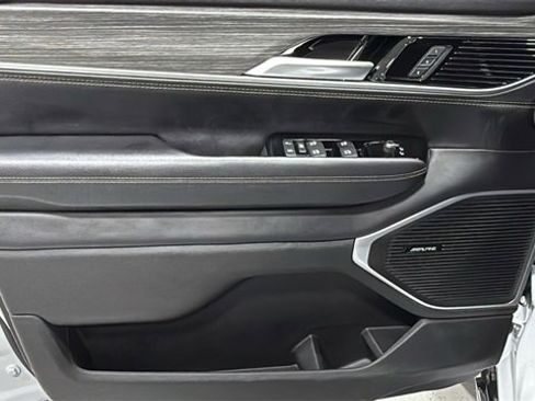 Used 2024 Jeep Wagoneer Series III image 10