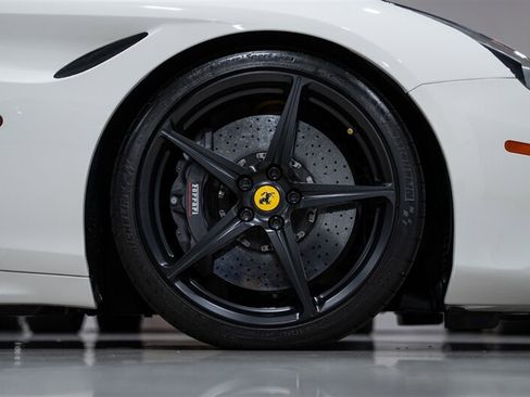 Used 2016 Ferrari California T RWD image 16