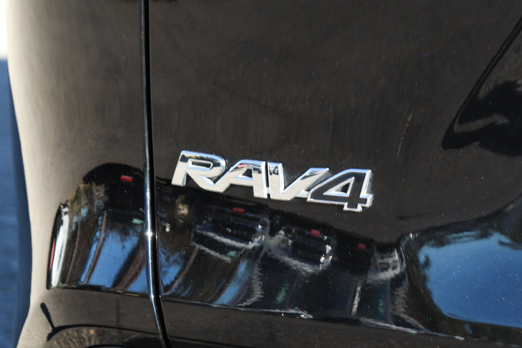 Used 2021 Toyota RAV4 LE FWD image 42