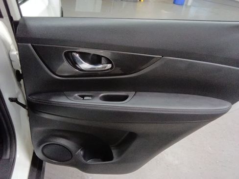 Used 2017 Nissan Rogue S image 22