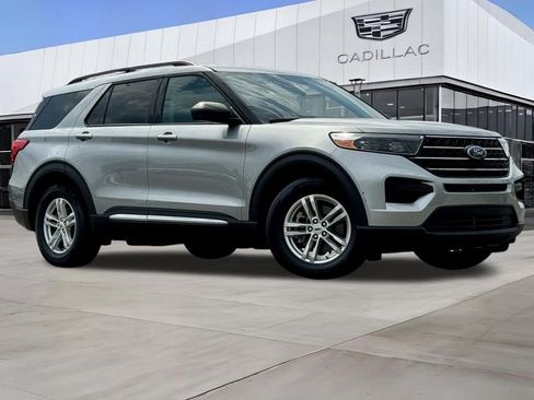 Used 2023 Ford Explorer XLT RWD image 2