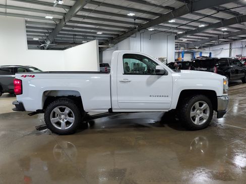 Used 2018 Chevrolet Silverado 1500 LT w/ LT Convenience Package image 2
