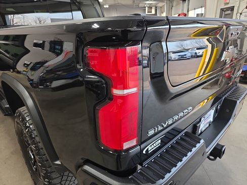 Used 2025 Chevrolet Silverado 2500 ZR2 w/ Technology Package image 36