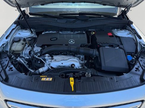 Used 2020 Mercedes-Benz GLB 250 w/ Premium Package image 9
