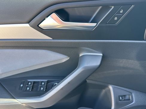 New 2026 Volkswagen Jetta SE FWD image 9