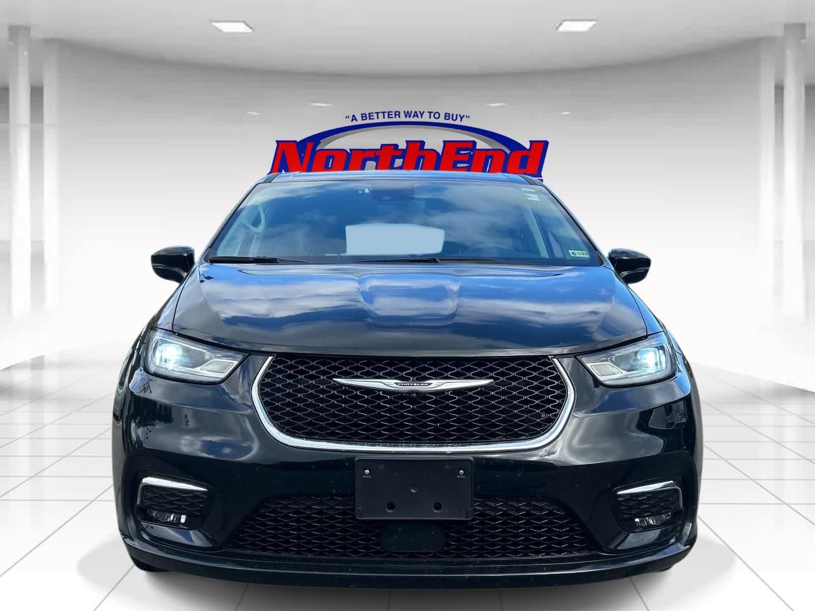 Used 2024 Chrysler Pacifica Touring-L FWD image 8