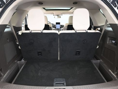 Used 2020 Ford Explorer Platinum w/ Premium Technology Package AWD/4WD image 20