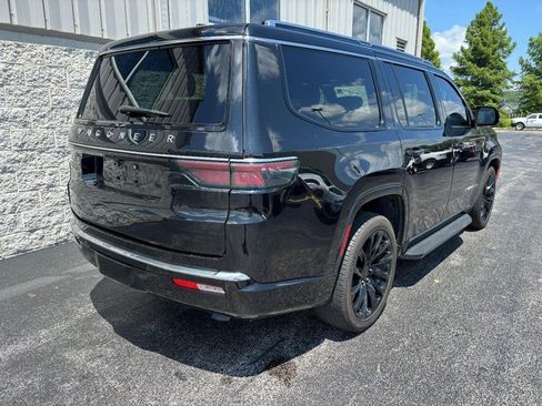 Used 2023 Jeep Wagoneer 4WD image 3