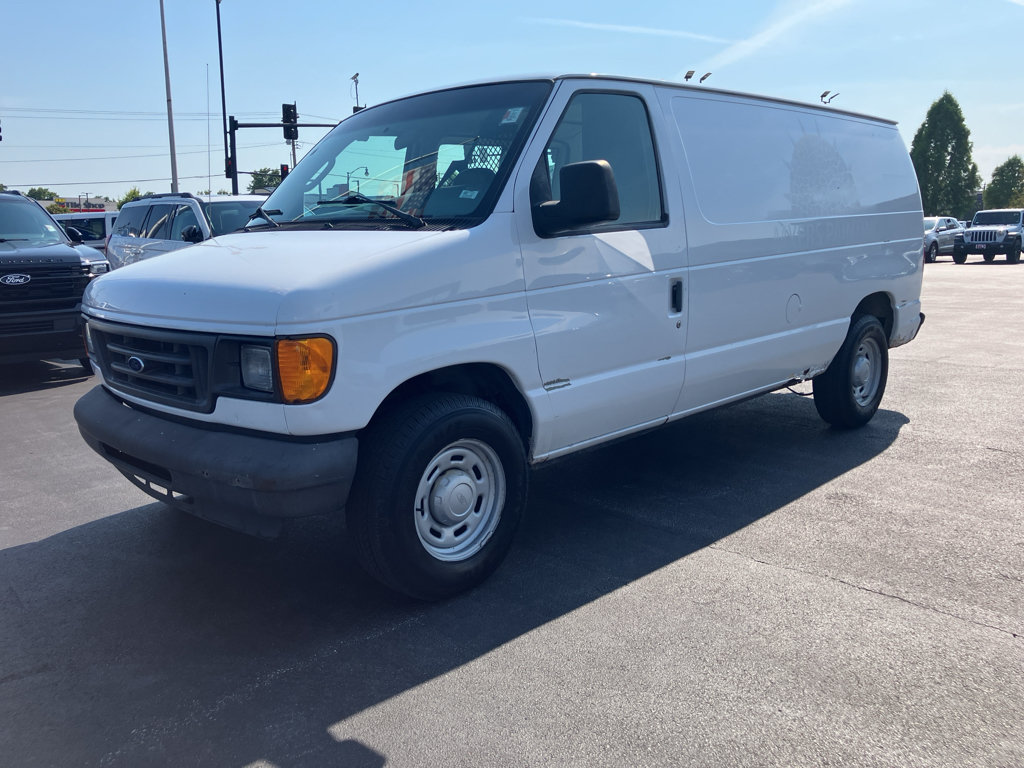 Used 2005 Ford E-150 and Econoline 150 RWD image 2
