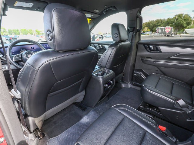 Used 2025 Buick Enclave Preferred AWD/4WD image 26