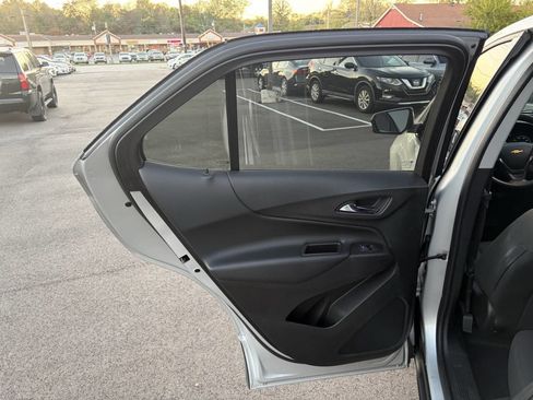 Used 2018 Chevrolet Equinox LT image 16