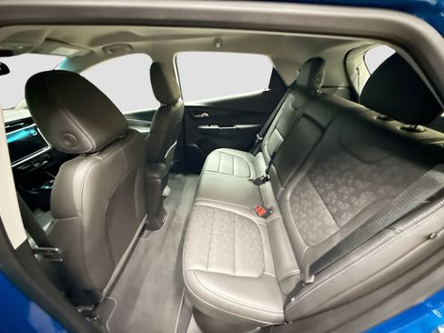 Used 2023 Chevrolet Bolt LT w/ Infotainment Package FWD image 28