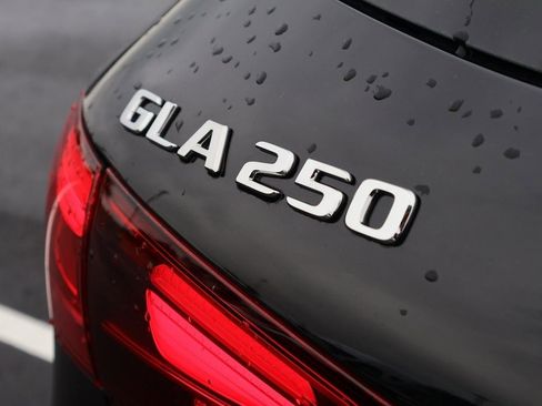 Used 2025 Mercedes-Benz GLA 250 4MATIC image 31