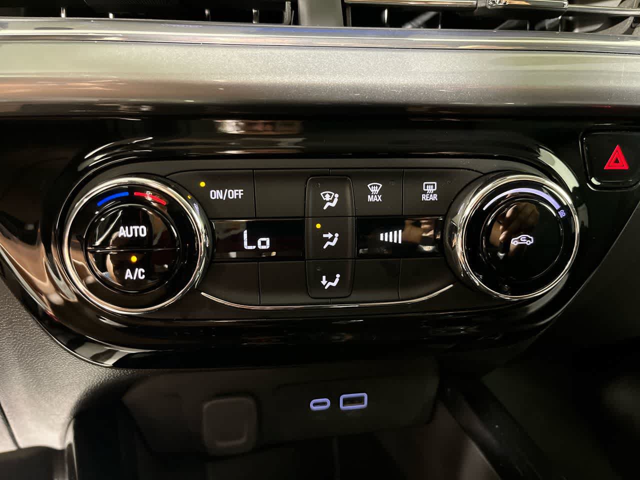 Used 2025 Chevrolet Trax LT FWD image 21