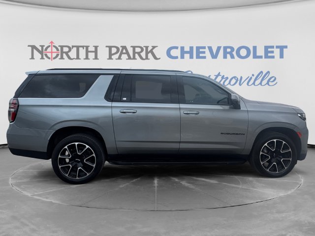 Certified 2023 Chevrolet Suburban RST w/ Luxury Package RWD image 2