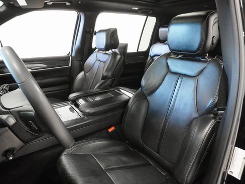 Used 2022 Jeep Wagoneer Series III w/ Premium Group I image 10