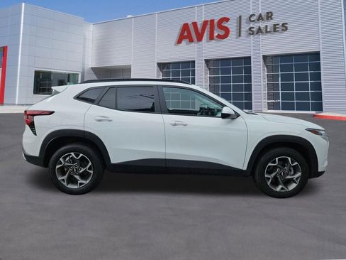 Used 2025 Chevrolet Trax LT w/ LT Convenience Package FWD image 7