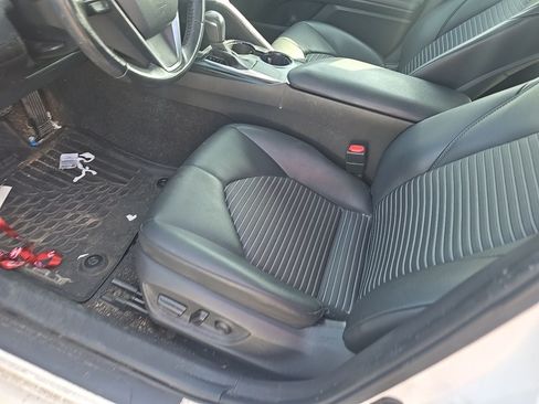 Used 2019 Toyota Camry SE FWD image 12