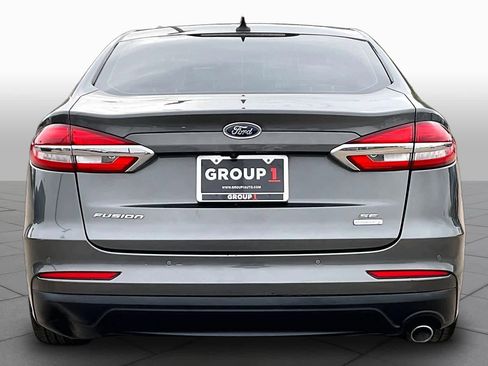 Used 2019 Ford Fusion SE FWD image 5