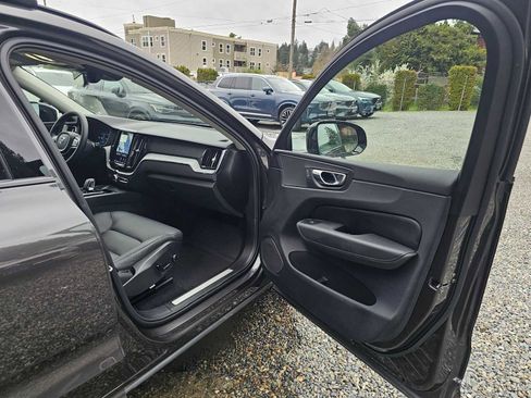 Certified 2025 Volvo XC60 B5 Plus w/ Protection Package Premier image 9