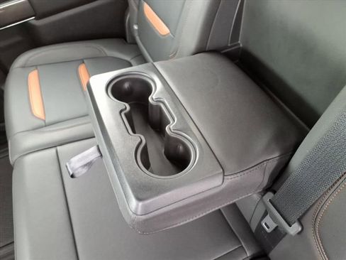 Used 2023 GMC Sierra 2500 AT4 image 30