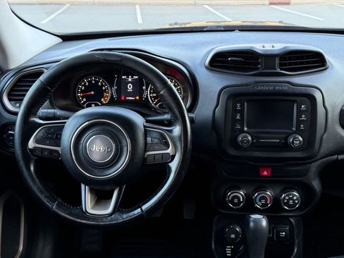 Used 2017 Jeep Renegade Latitude image 11