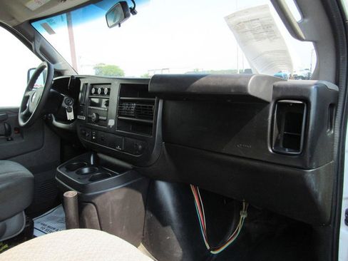 Used 2016 Chevrolet Express 2500 RWD image 15