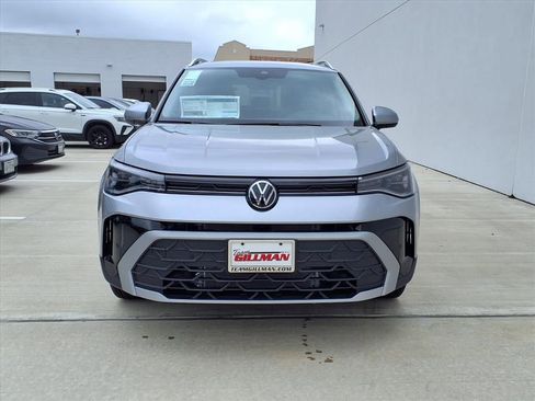 New 2026 Volkswagen Taos SE FWD image 2