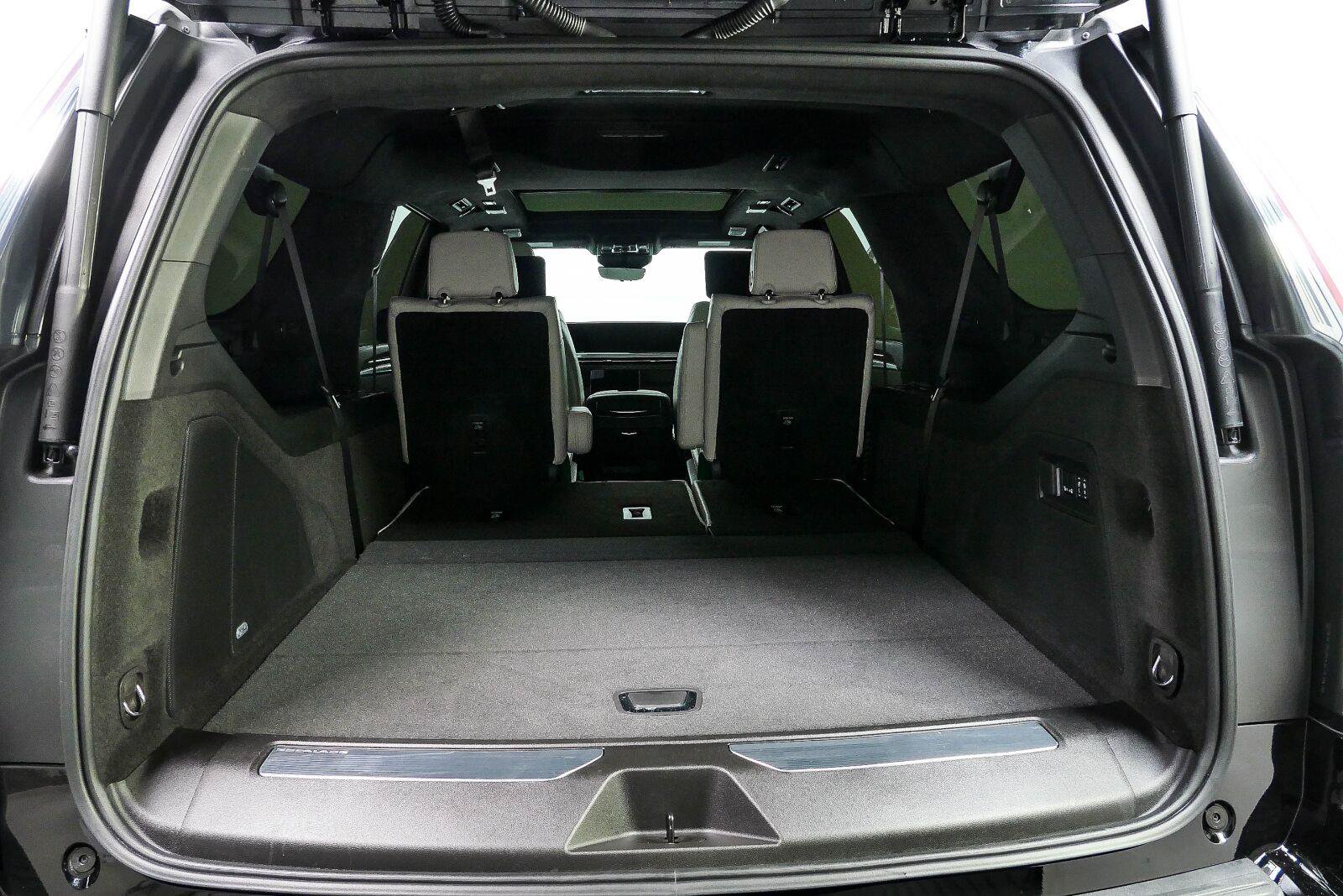 Used 2025 Cadillac Escalade ESV V w/ LPO, ONYX Package AWD/4WD image 34