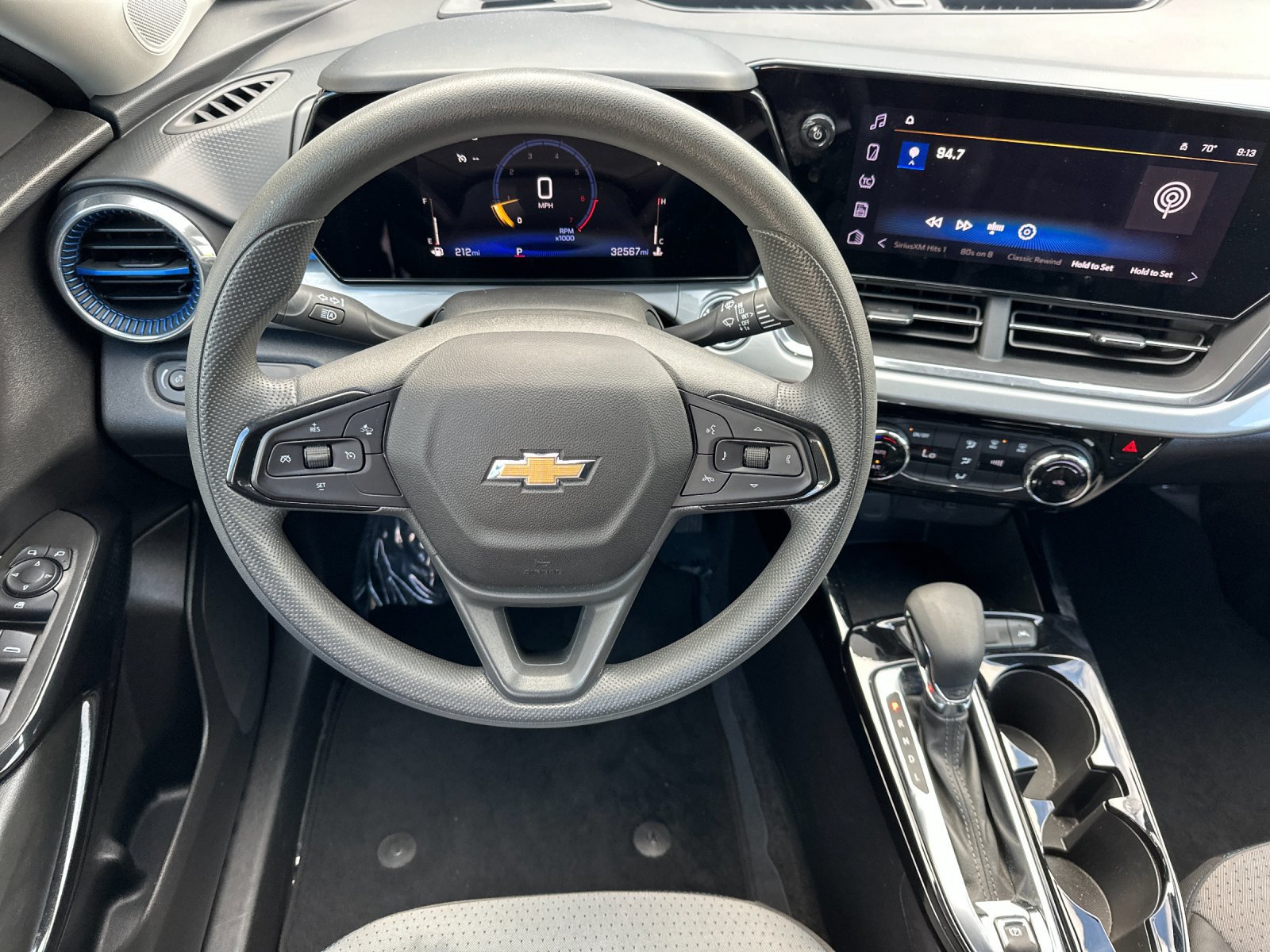 Used 2025 Chevrolet Trax LT FWD image 13