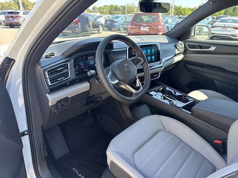 New 2026 Volkswagen Atlas Cross Sport SEL image 10