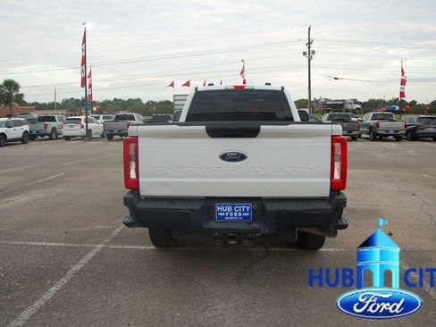 Used 2023 Ford F250 XL w/ FX4 Off-Road Package AWD/4WD image 4