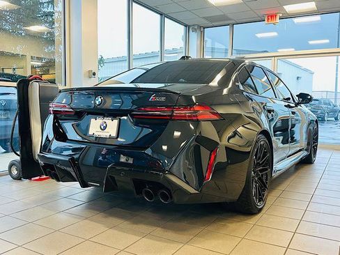 Used 2025 BMW M5 w/ Carbon Package image 3