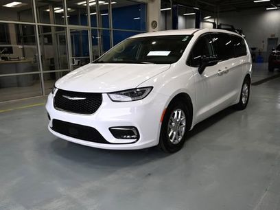 Used 2024 Chrysler Pacifica Touring-L